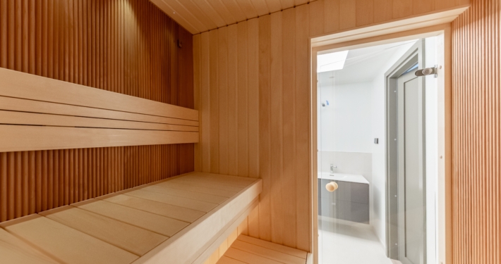 Thermo-aspen sauna walls and benches