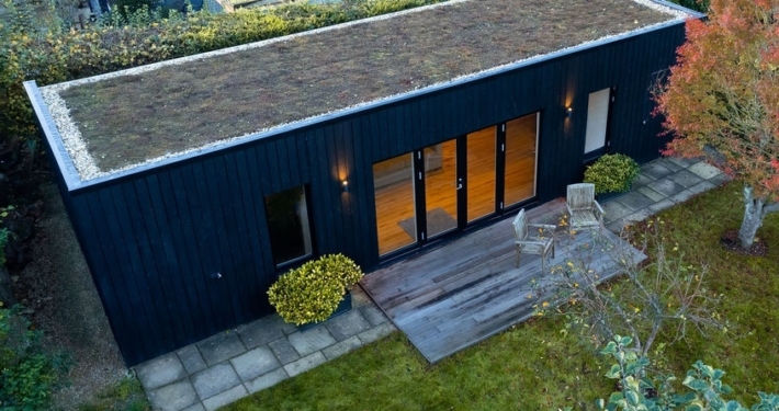 Product: Austrian Larch, charred, brushed and oiled. Architects: George & James Architects