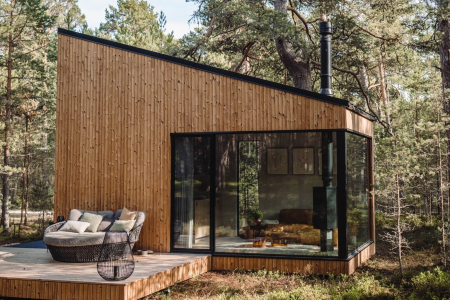 Product: Thermory Benchmark thermo-pine cladding and decking. Architect: Mari Hunt. Photo: Maria Ilves